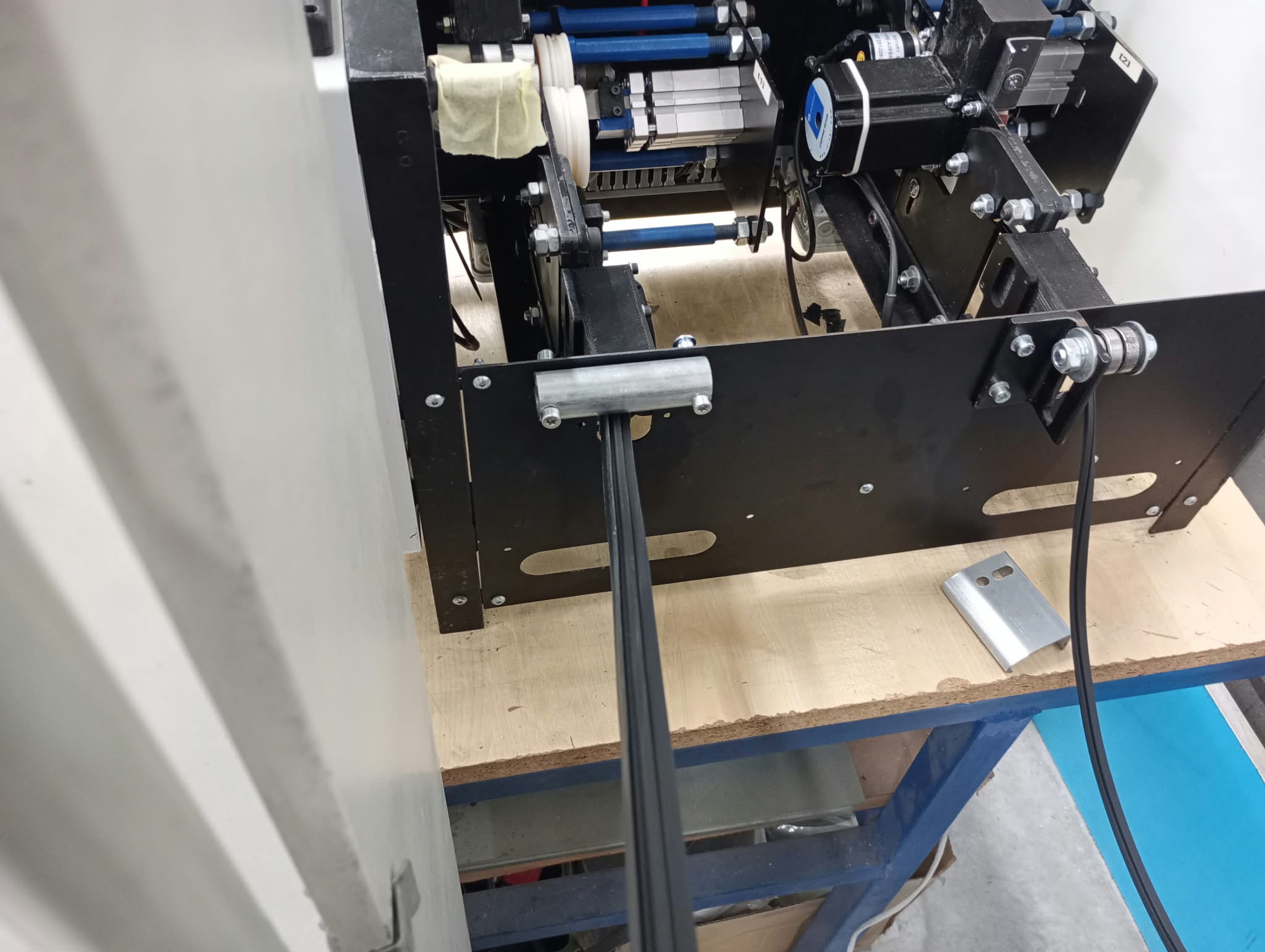 Kružík s.r.o. - Rubber seal cutting machine.